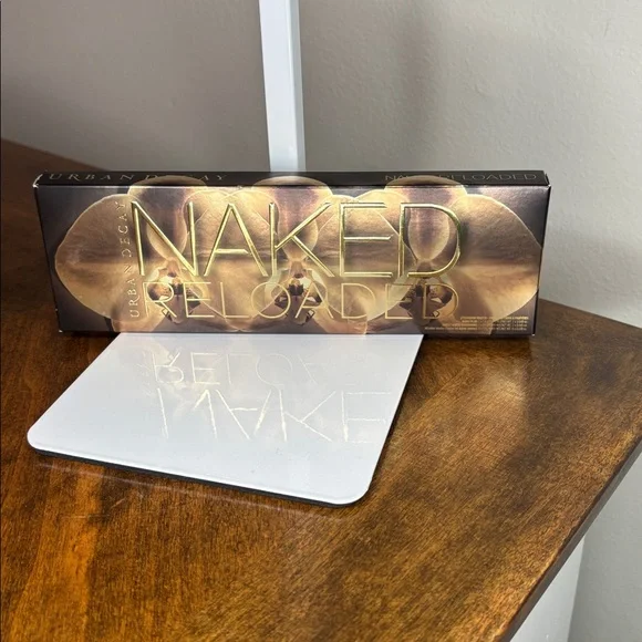 🔥 URBAN DECAY Naked Reloaded Palette in Rich Browns and Golds- NEW IN BOX - Picture 2 of 8